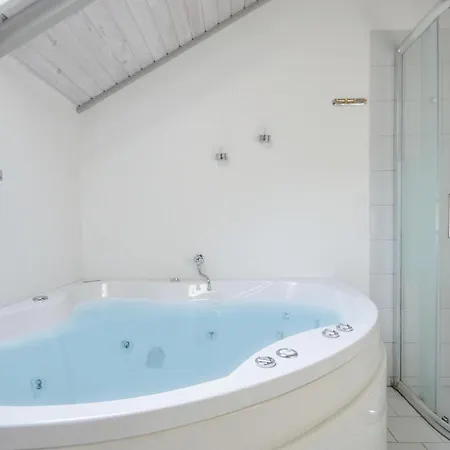 Wunderschönes Haus In Mit Sauna Ferienhaus *